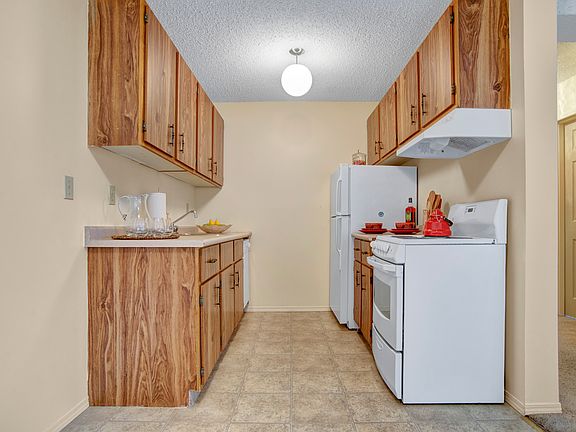 5th image of 690 28th St W
