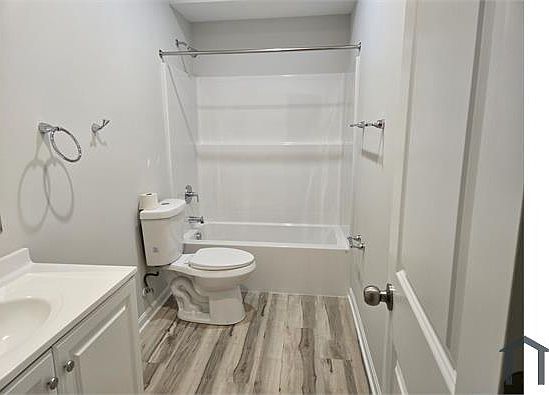 3rd image of 2214 Margaret Ave