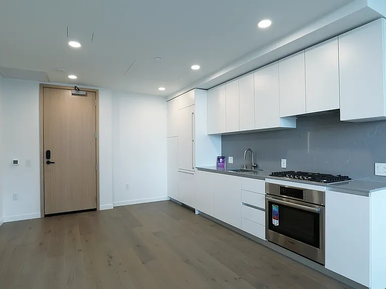 10232 NE 10th St #311 — Photo 1