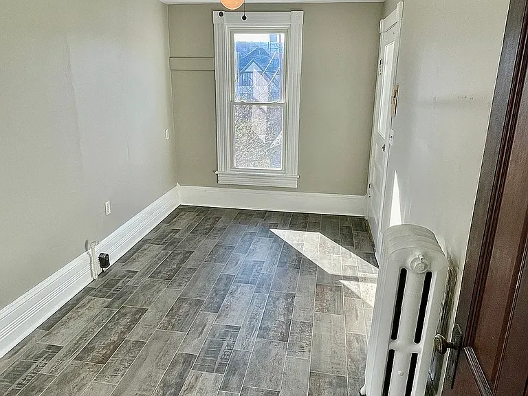 215 E Prospect St — Photo 15