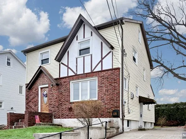 328 Marlboro Rd, Wood Ridge, NJ 07075