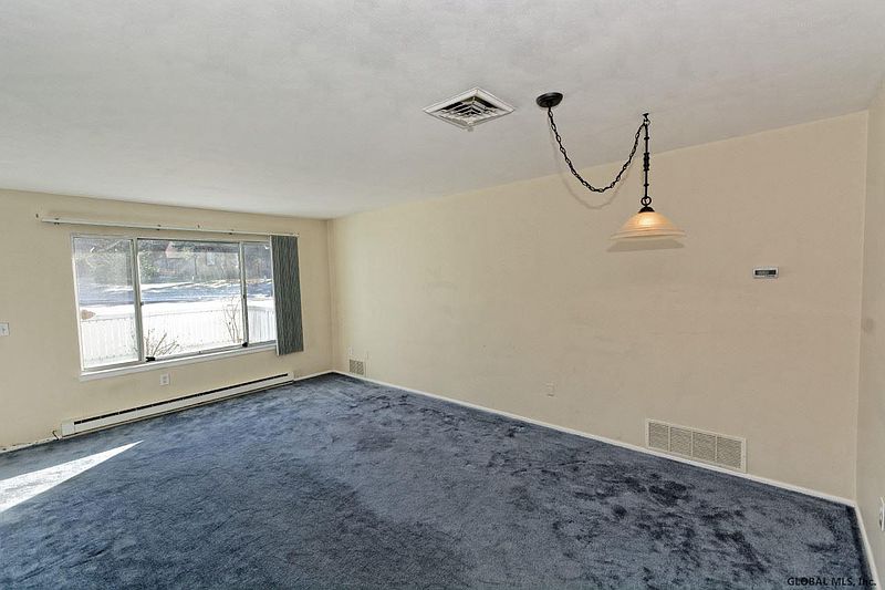 5th image of 1002 ROCKPORT Court