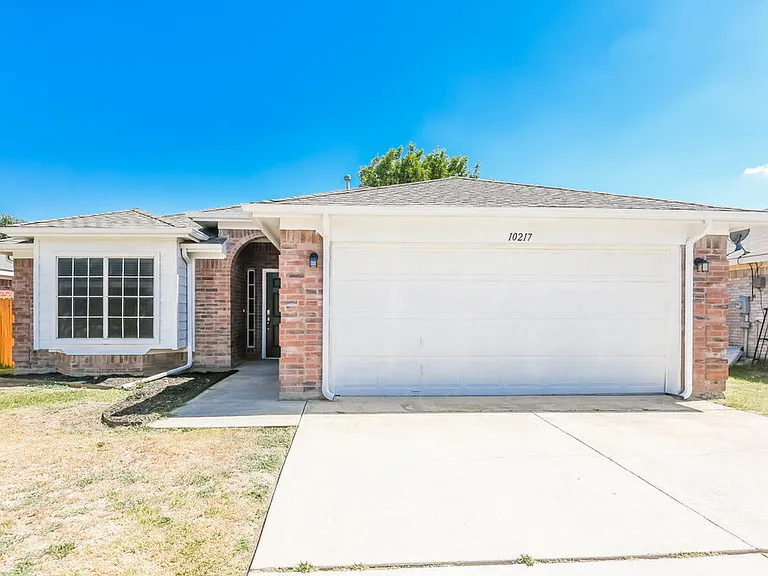 10217 Cypress Hills Dr — Photo 1