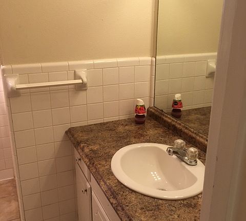 4th image of 1385 N Lillian St