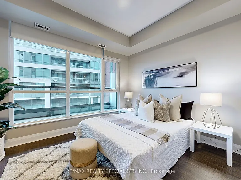 1 Hurontario St #217 — Photo 7