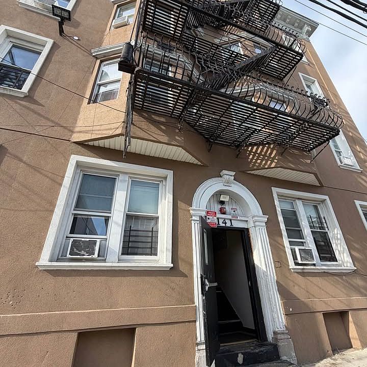 1st image of 188 Lafayette St #105