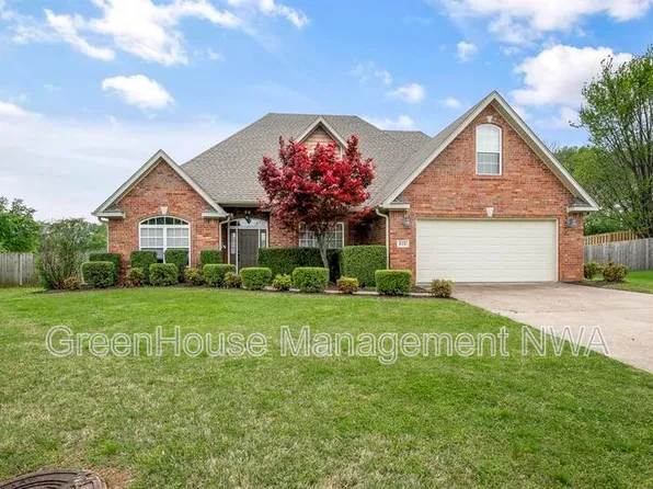 815 S Brookside Ct, Rogers, AR 72758