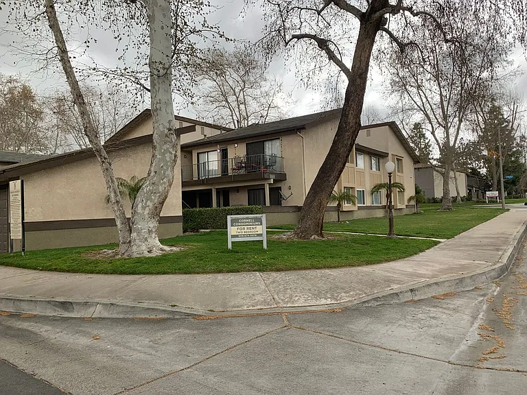 1176 E Lugonia Ave #16 — Photo 2