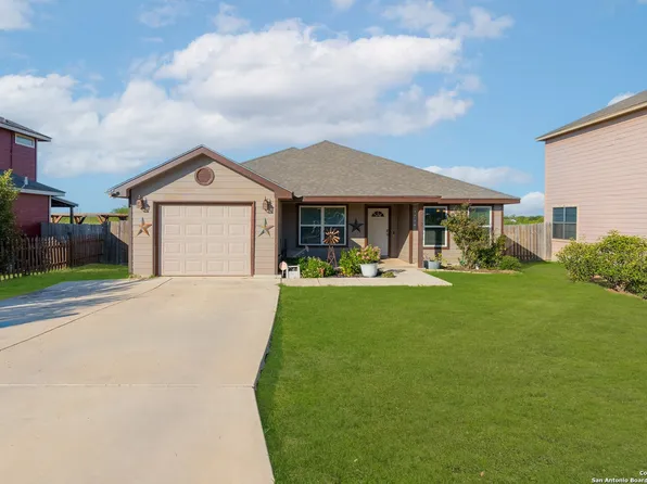 522 Indian Crossing, Jourdanton, TX 78026