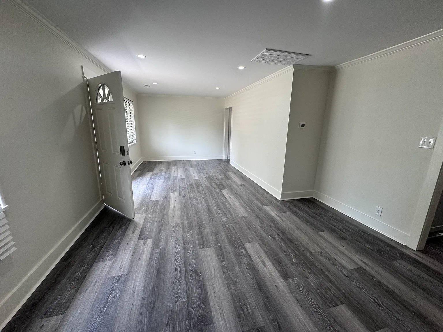 4 bed, 1404 sqft, $2,600 — Photo 2
