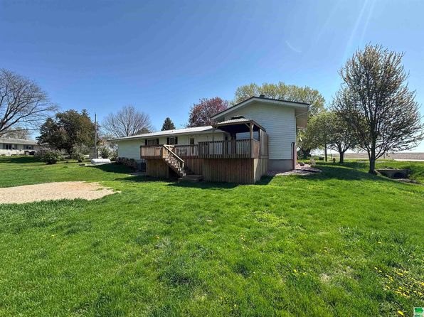 125 Chestnut St, Brunsville, IA 51008