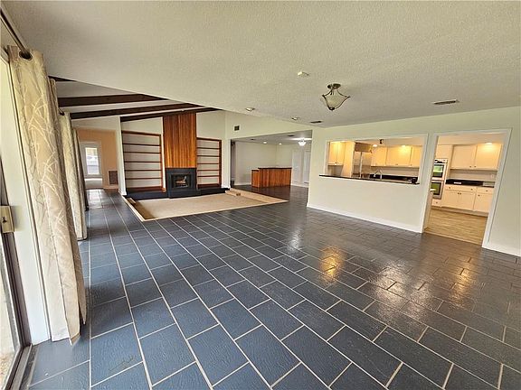 2nd image of 4 Chateau Magdelaine Dr
