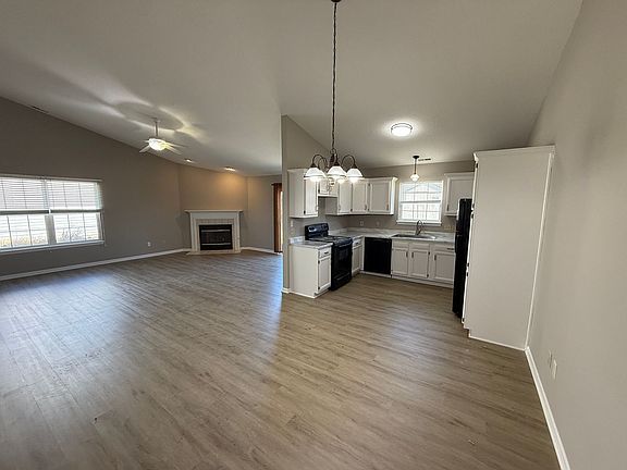 5th image of 621 Mission Hill Dr