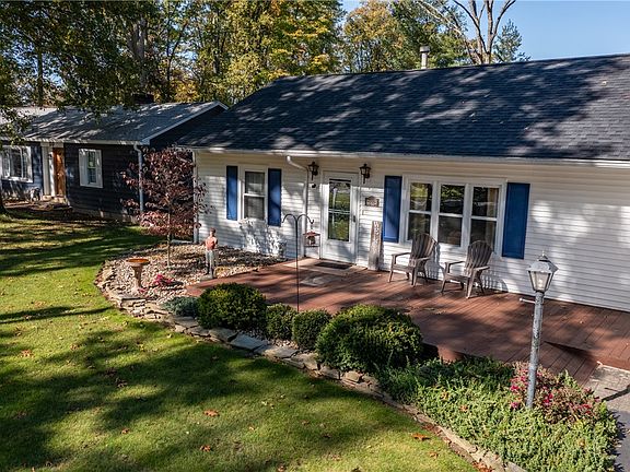 3rd image of 22 Evergreen Dr