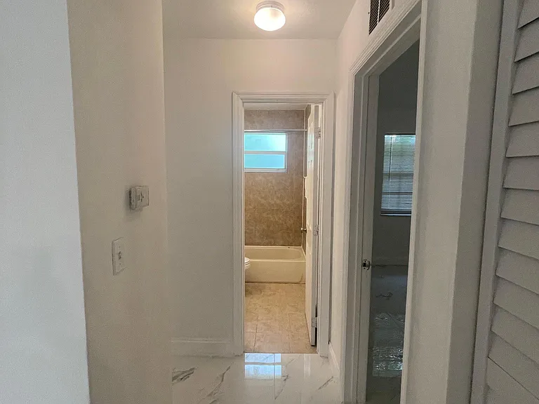 1005 SW 7th Ter — Photo 9