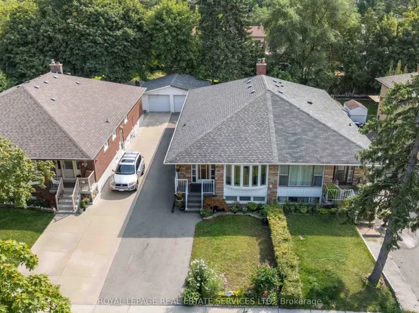 102 Wareside Rd, Toronto, ON M9C 3B6