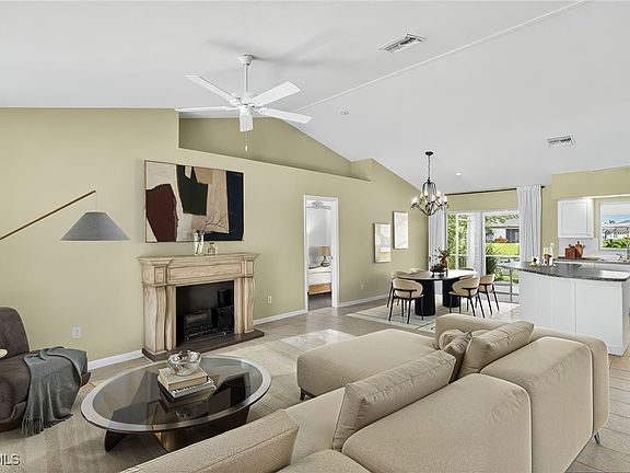 3rd image of 2526 SW 10th Ave