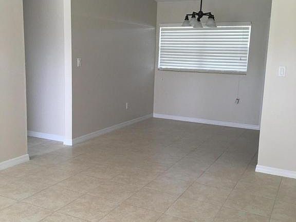 5th image of 1560 Country Ln