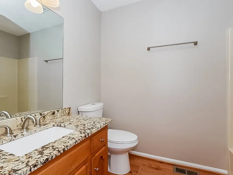 225 Richmond Dr — Photo 14