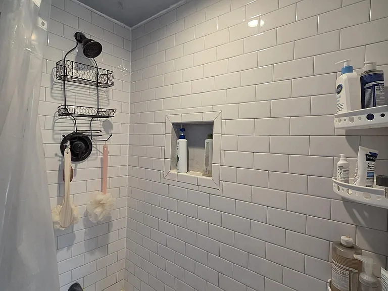 Upstairs full bath