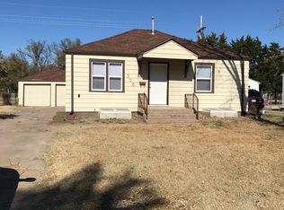 306 Old Manor Rd, Ellinwood, KS 67526