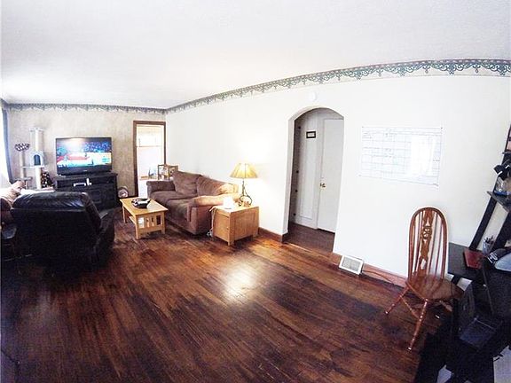 4th image of 1066 Woodside Ave
