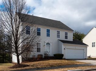 21 Snowy Owl Ln, Worcester, MA 01605