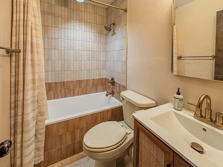 7625 S Richmond Ave E — Photo 11