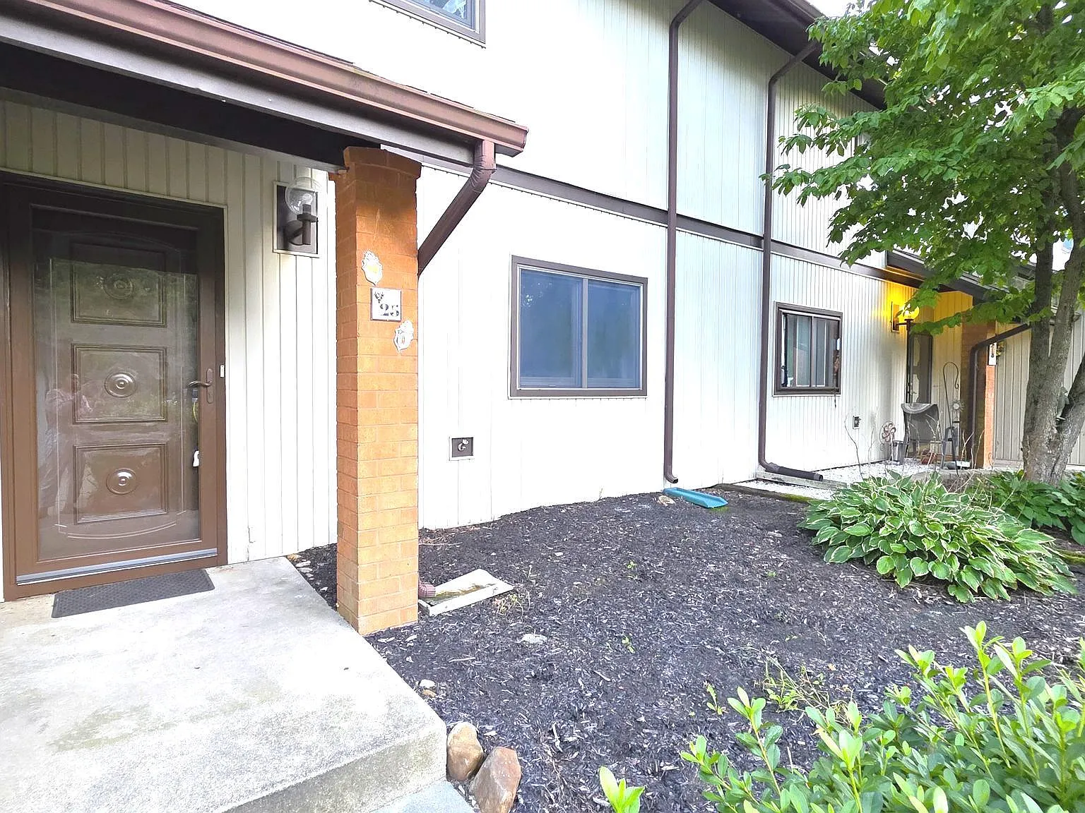 2 bed, 2.5 bath, 1680 sqft, $1,950 — Photo 2