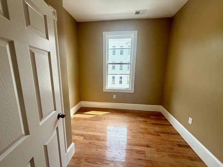 432 Meridian St #2B — Photo 17