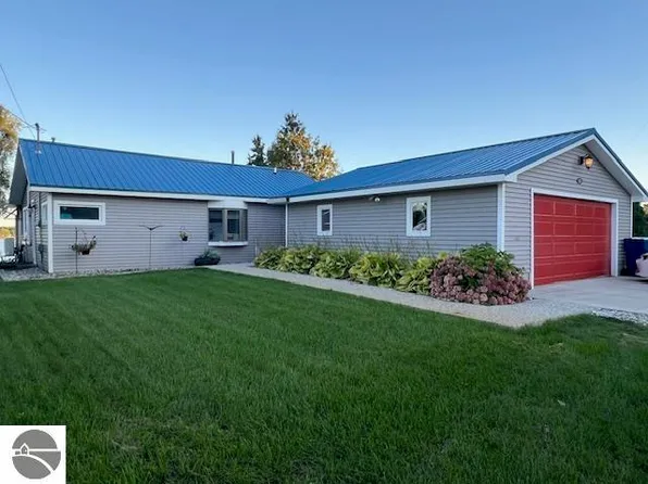 940 N West Silver Lake Rd, Traverse City, MI 49685
