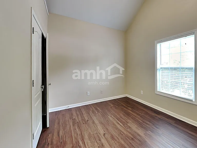 165 Revolutionary Dr — Photo 19