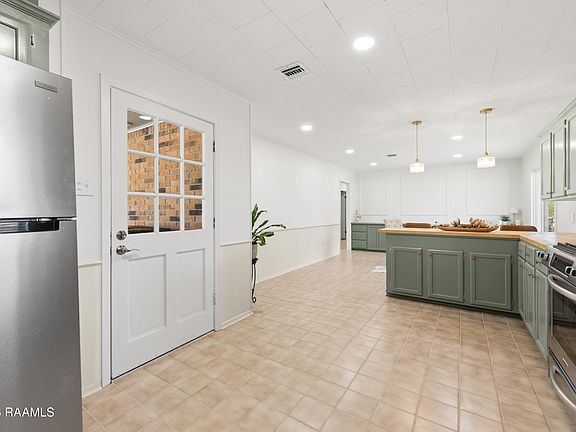 4th image of 400 E Santa Clara St