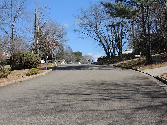 4th image of 3285 Summer View Dr