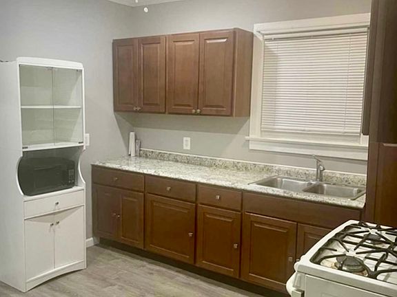 4th image of 702 704th Ave #1
