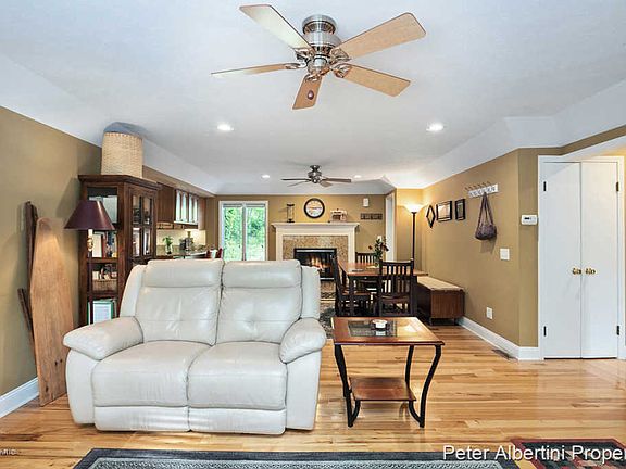 5th image of 4809 Wakefield Ave NE