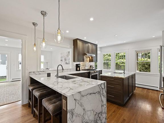 4th image of 38 Brookhouse Dr
