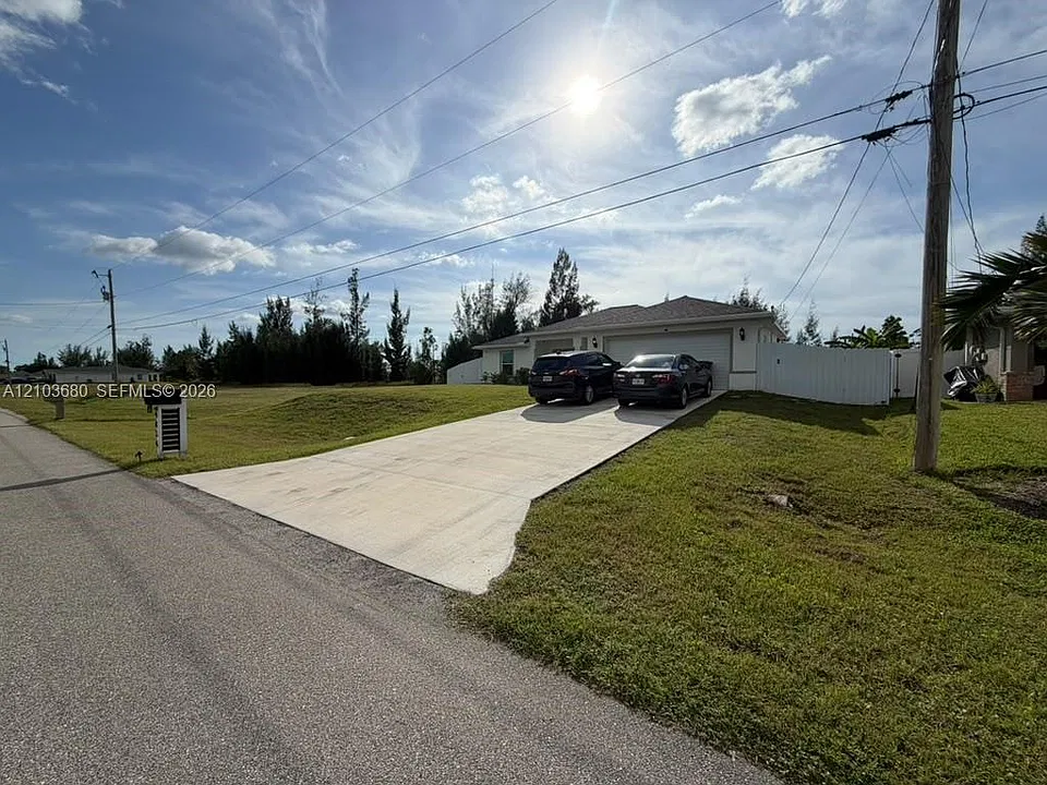 4034 NE 9th Pl