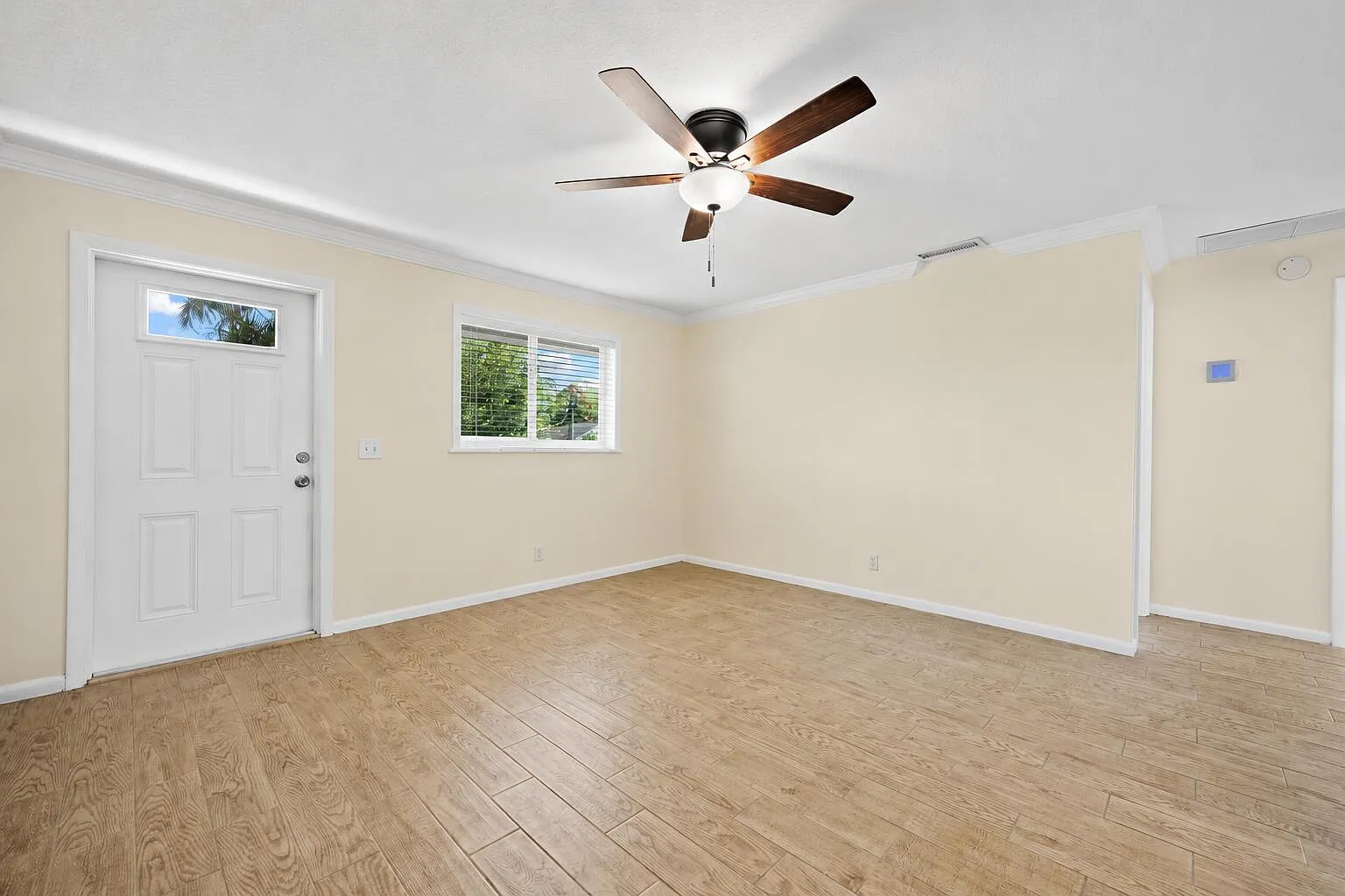 2 bed, 1.0 bath, 1620 sqft, $2,200 — Photo 3
