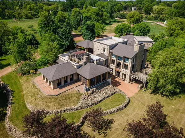 N2828 Givens Rd, Hortonville, WI 54944