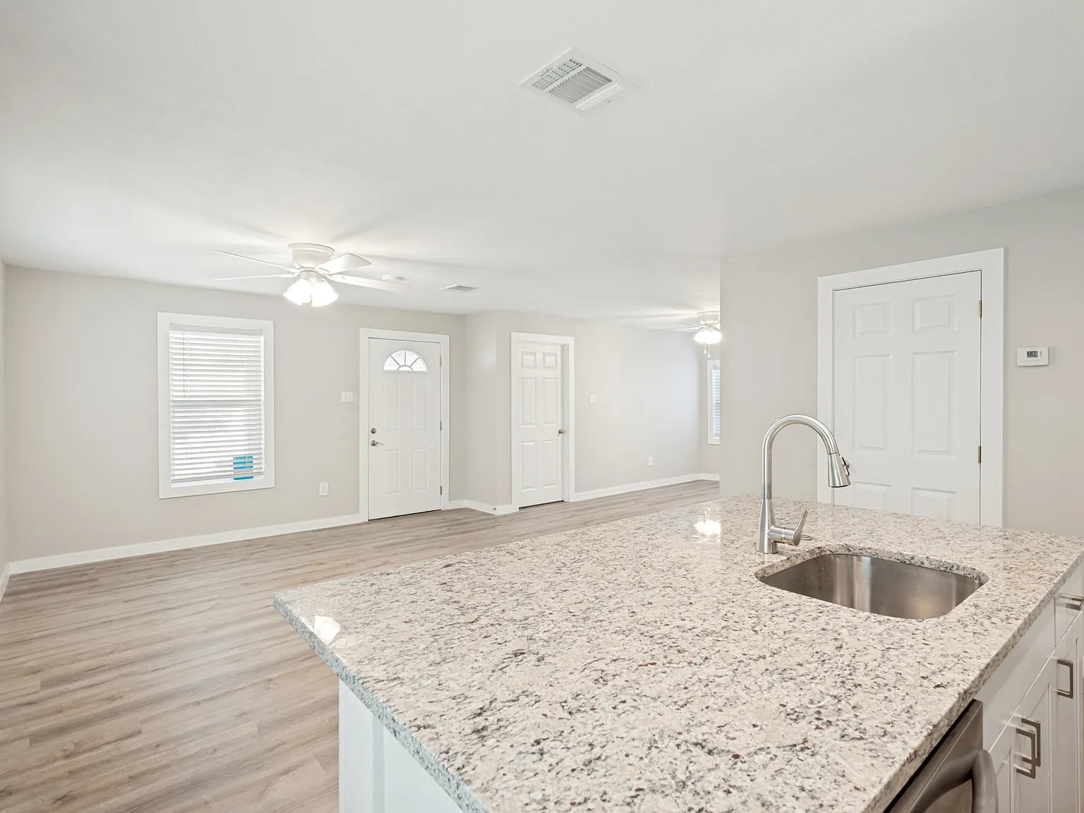 3 bed, 1200 sqft, $1,850 — Photo 2