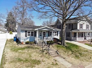 904 McKinley Blvd, Alton, IL 62002