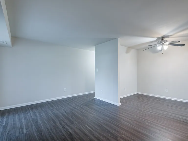 Bennington Crossings Apartment Homes — Photo 7