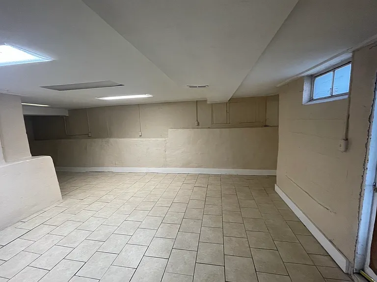 2415 Duncan St — Photo 10