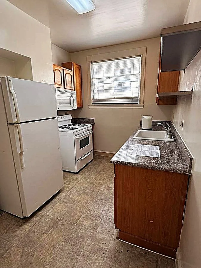 650ft2 - Sunny Apartment, Close To Everywhere! Nearby Bart & Cal — Photo 3