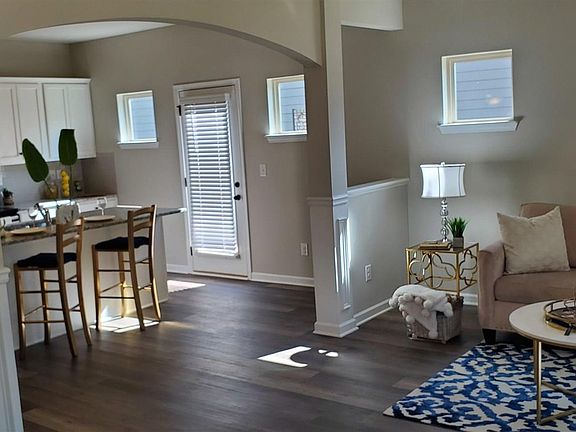 5th image of 136 Magnaview Dr