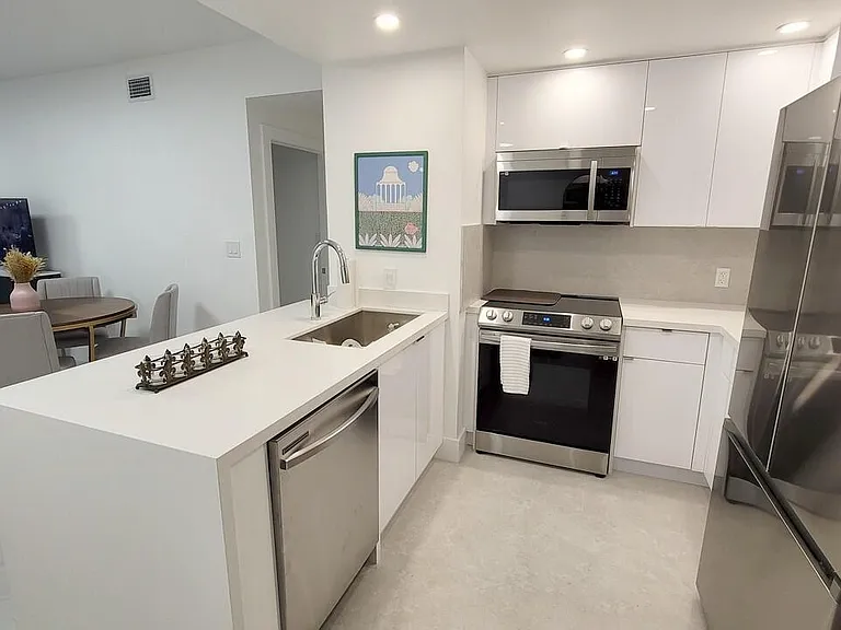 185 SE 14th Ter #2402 — Photo 11