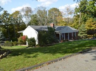 6 Cook Ter, Kinnelon, NJ 07405