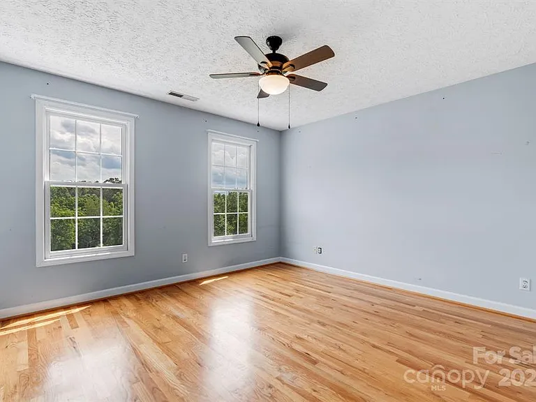 113 Caldonia Dr — Photo 31