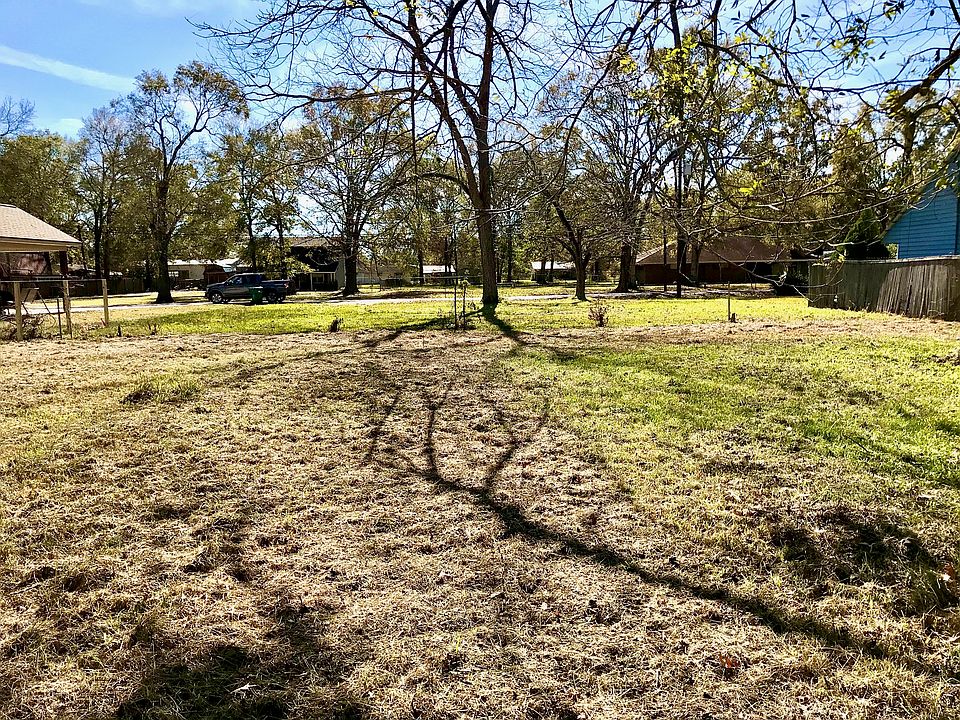 1st image of River Oaks Dr #15